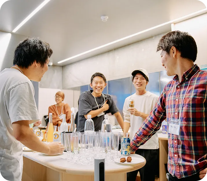 LIVMOチーム - キッチンでの交流